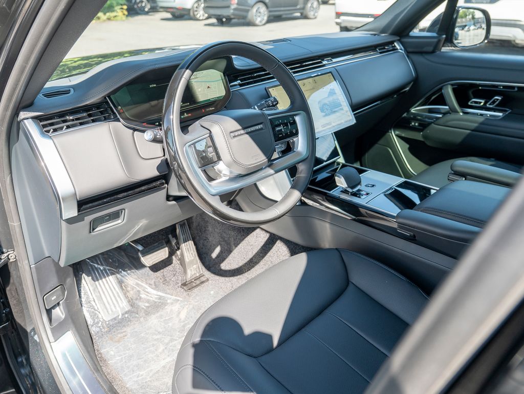 2025 Land Rover Range Rover SE photo 11