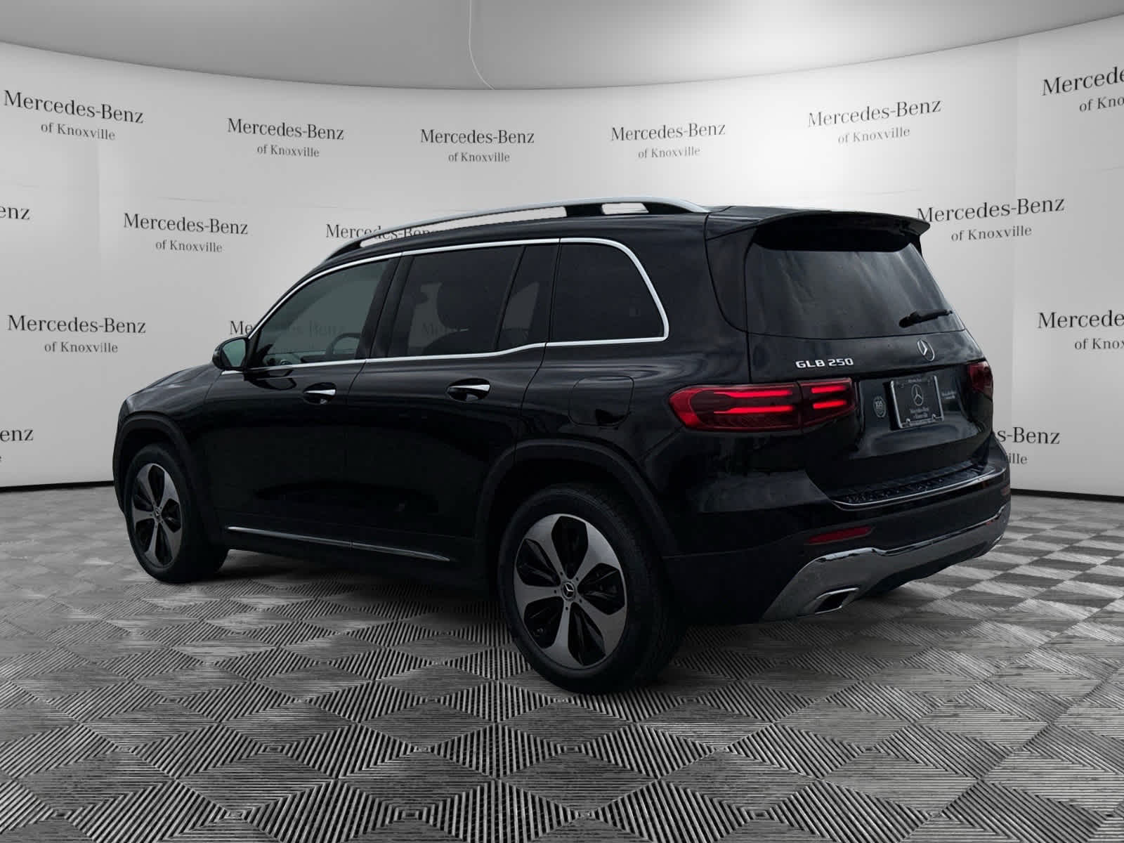 2025 Mercedes Benz GLB 250 photo 3