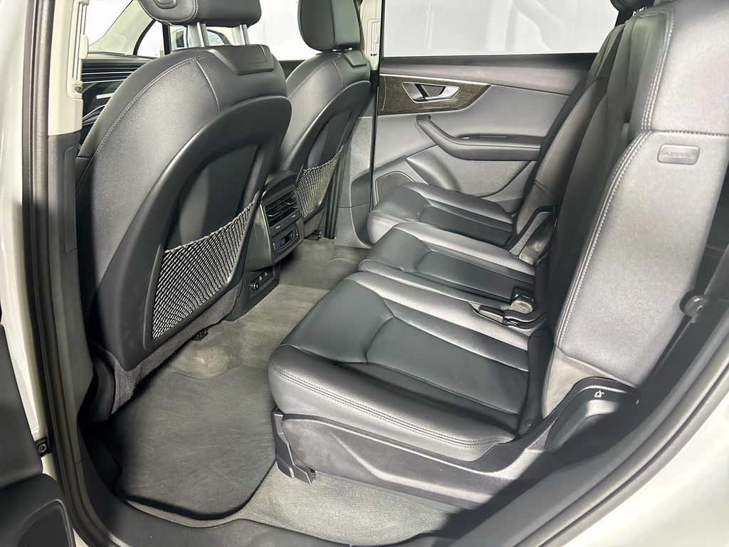 2024 Audi Q7 55 Premium Plus photo 19