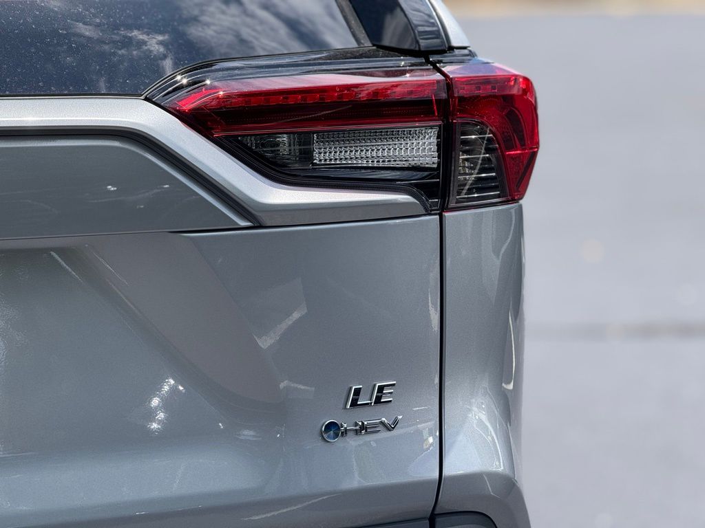 2025 Toyota RAV4 Hybrid LE photo 9