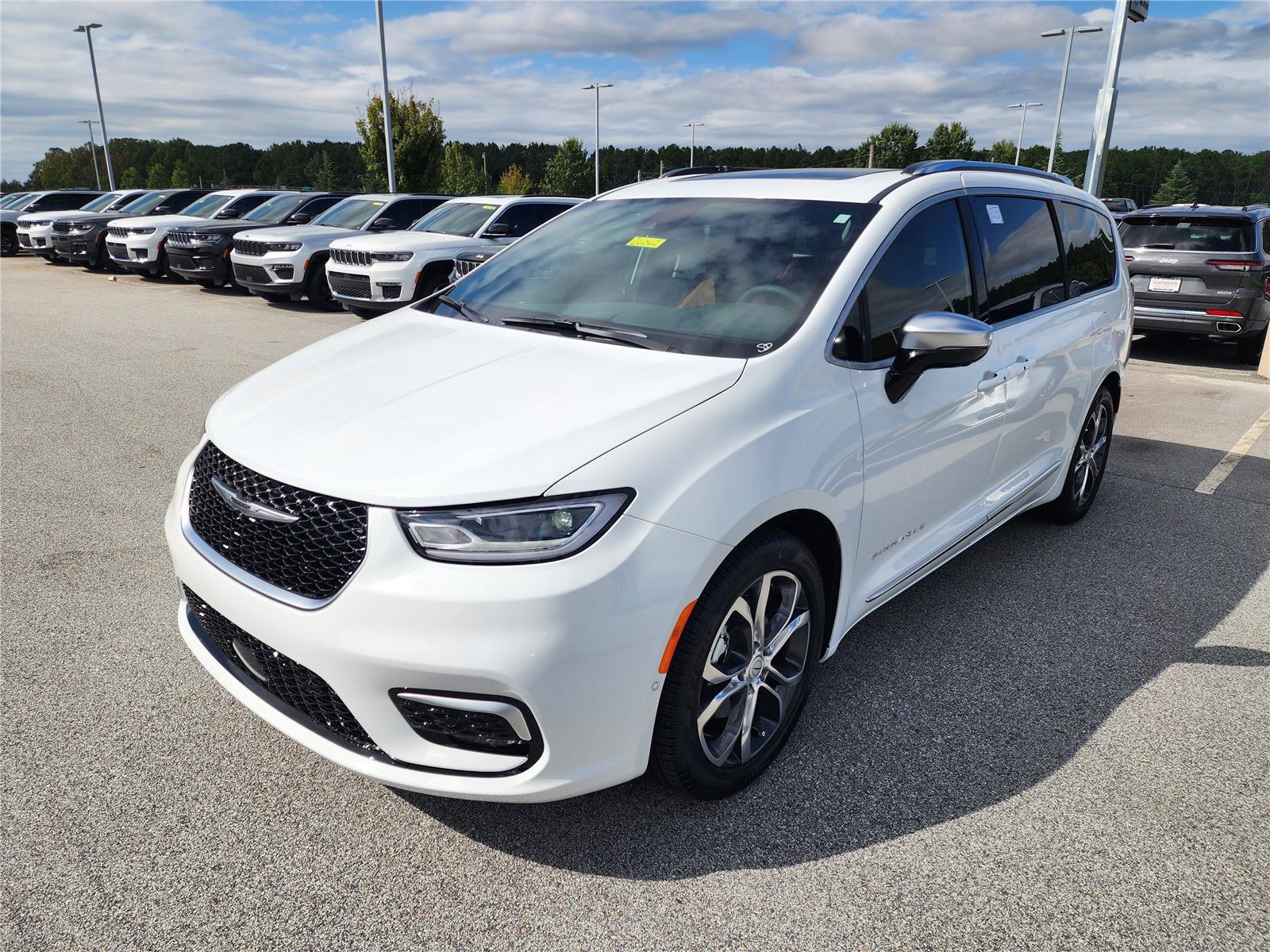 2026 Chrysler Pacifica Pinnacle photo 2