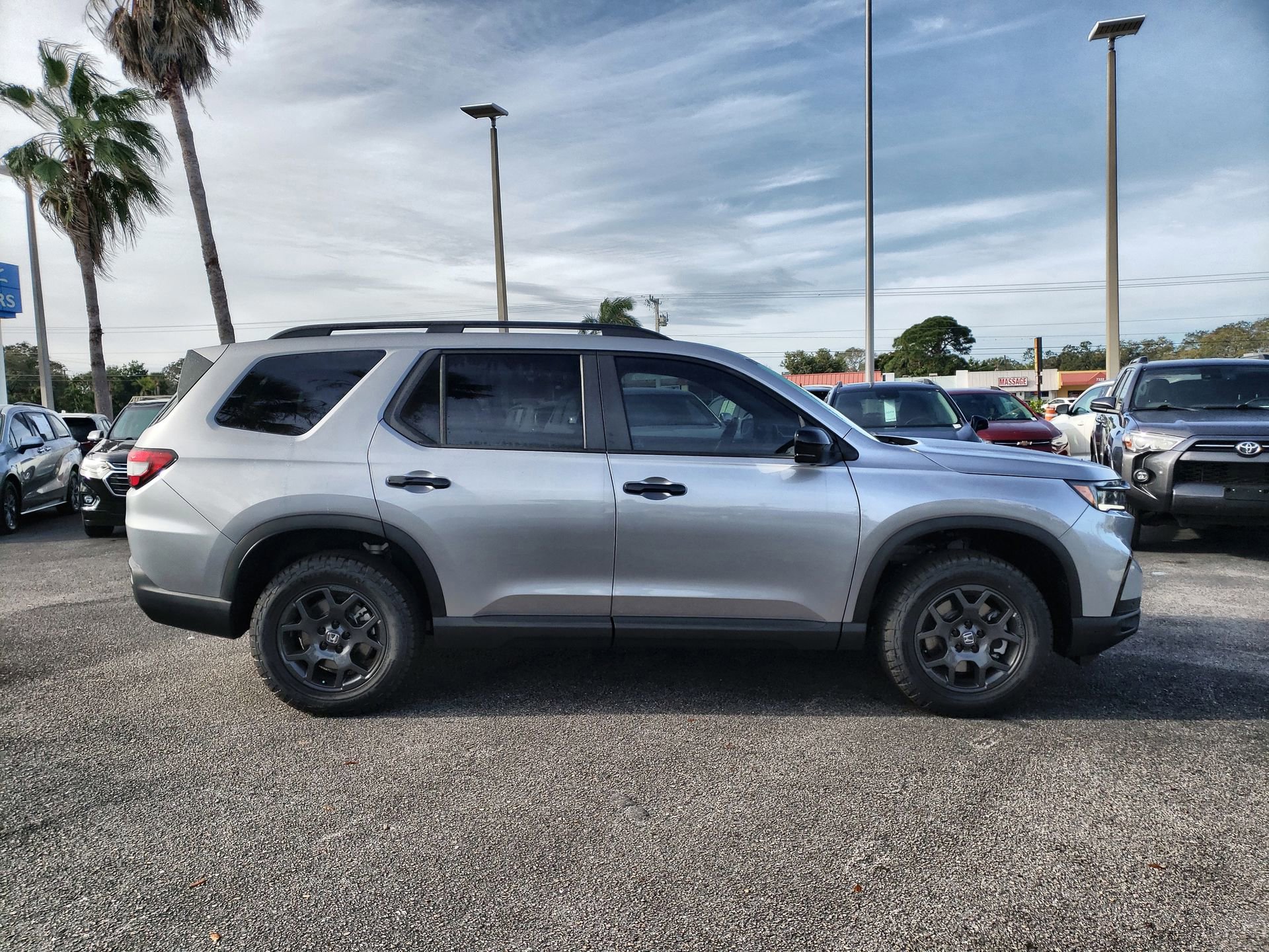 2025 Honda Pilot TrailSport photo 4