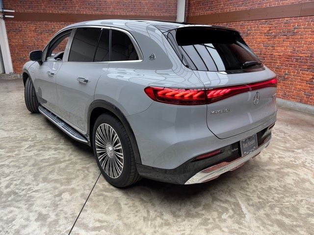 2025 Mercedes Benz EQS SUV 680 4MATIC photo 2