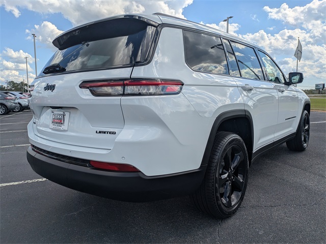 2025 Jeep Grand Cherokee Limited photo 2