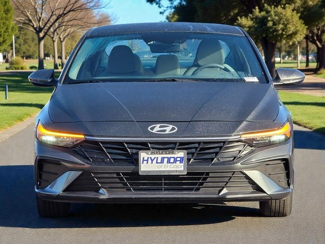 2024 Hyundai Elantra SEL photo 3