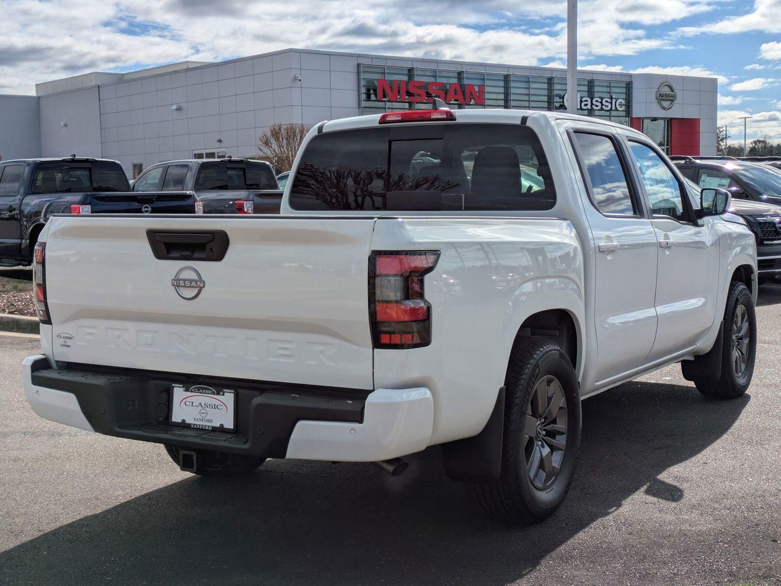 2025 Nissan Frontier SV photo 5
