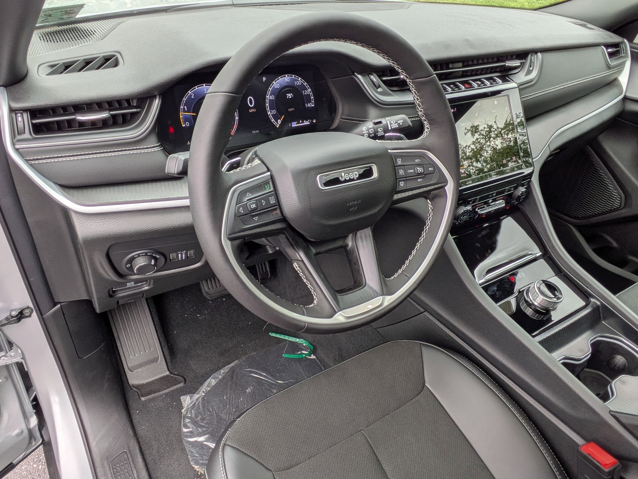 2025 Jeep Grand Cherokee Altitude photo 8
