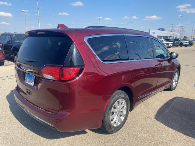 2017 Chrysler Pacifica Touring L photo 4