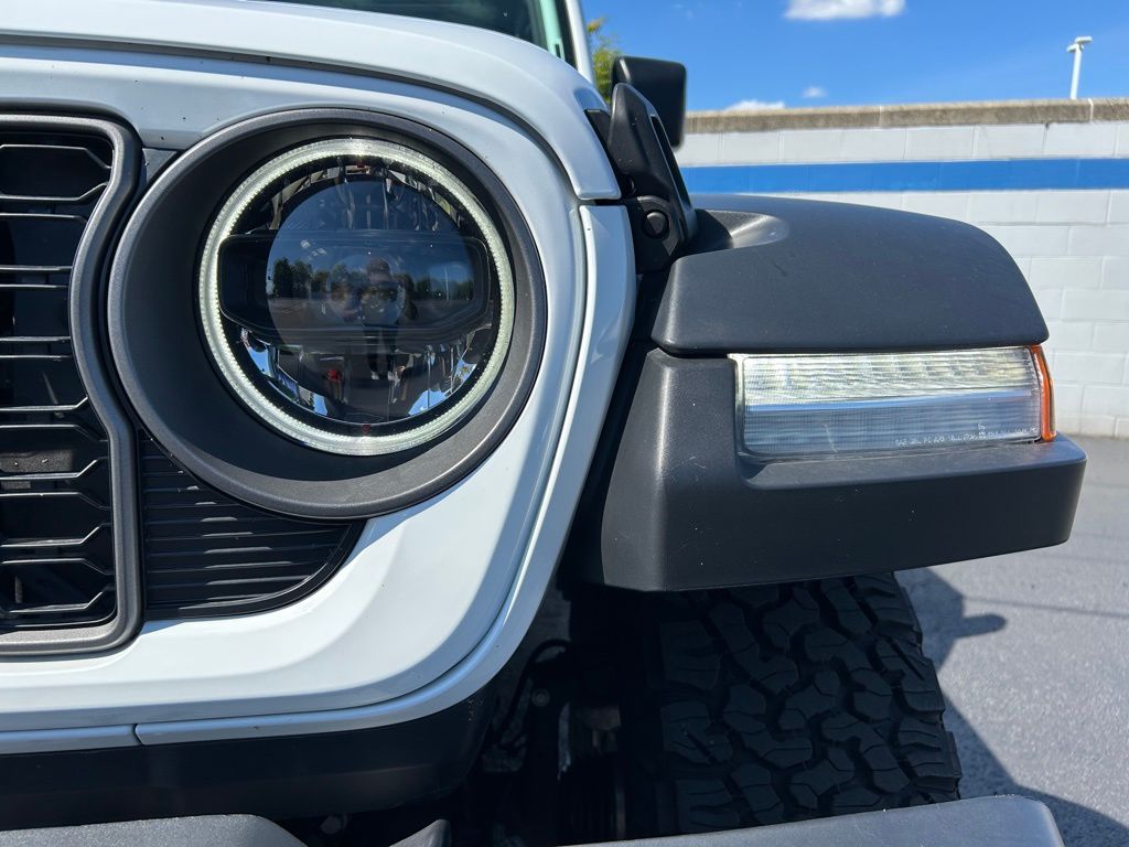 2025 Jeep Wrangler Rubicon photo 9