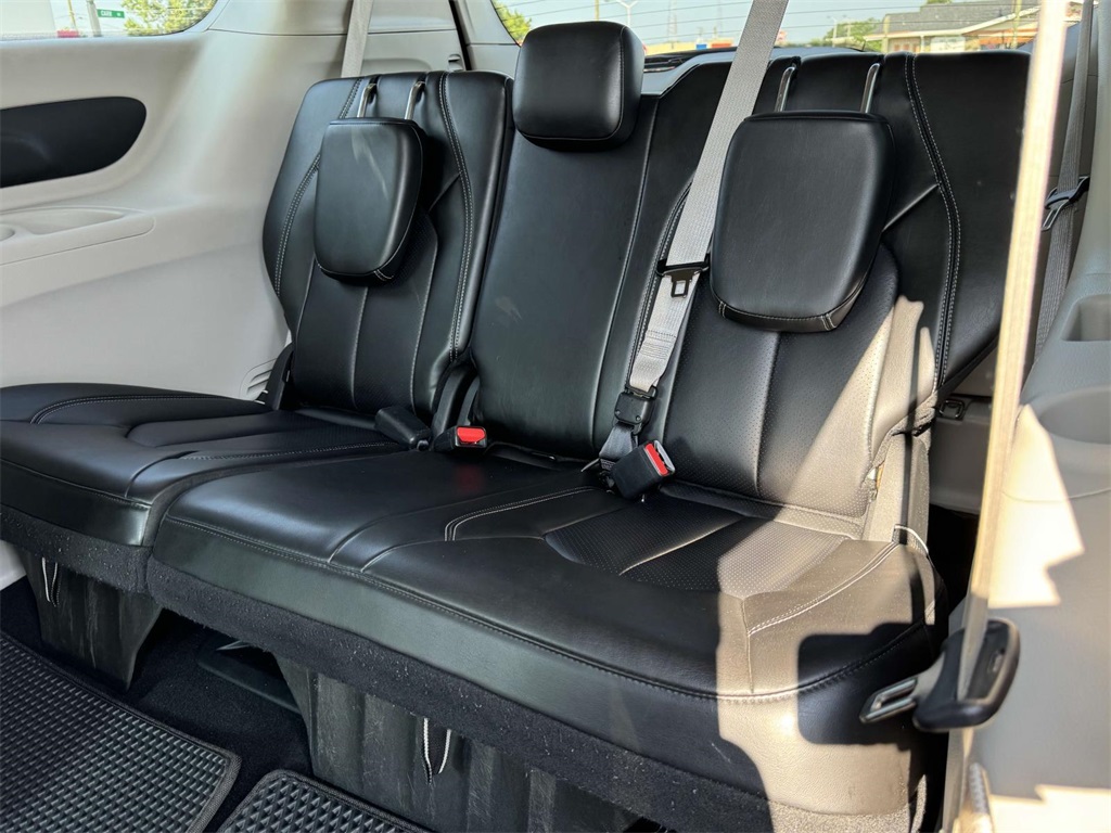 2023 Chrysler Pacifica Touring L photo 15