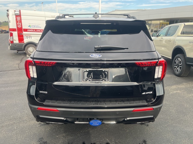 2026 Ford Explorer ST-Line photo 3