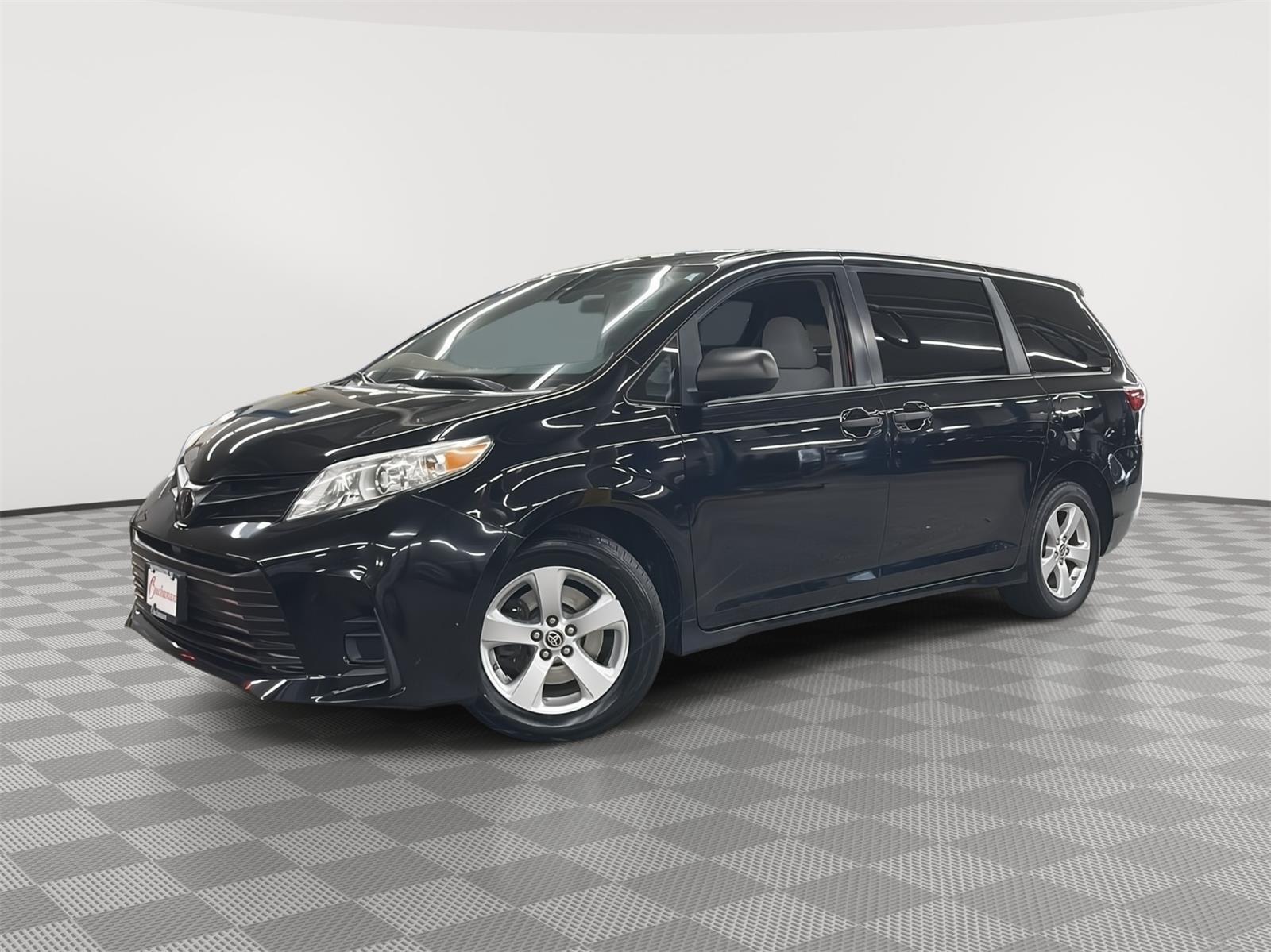 2020 Toyota Sienna L photo 3