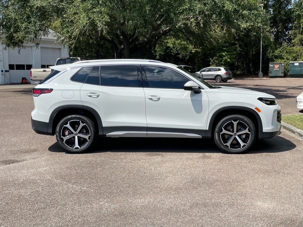 2025 Volkswagen Tiguan SE photo 2