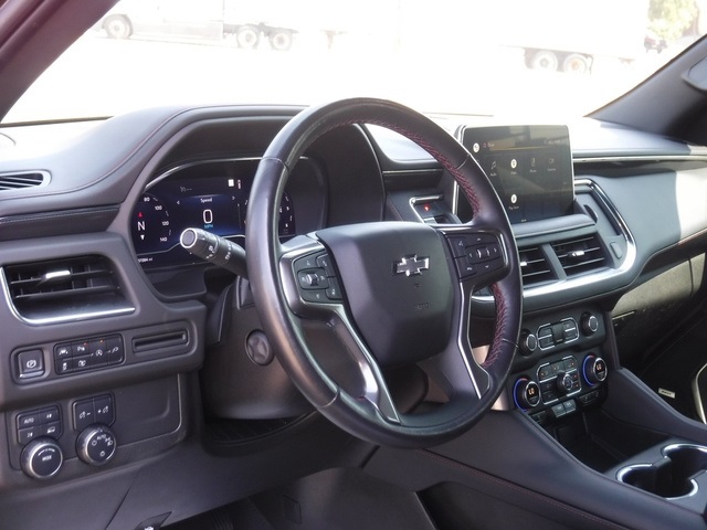 2022 Chevrolet Suburban RST photo 13