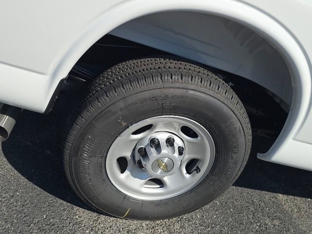 2025 Chevrolet Express Cargo 2500 photo 17