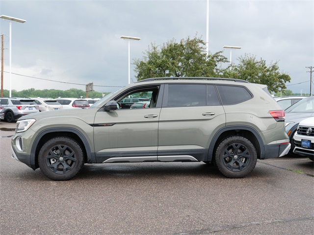 2024 Volkswagen Atlas Peak Edition SEL photo 3