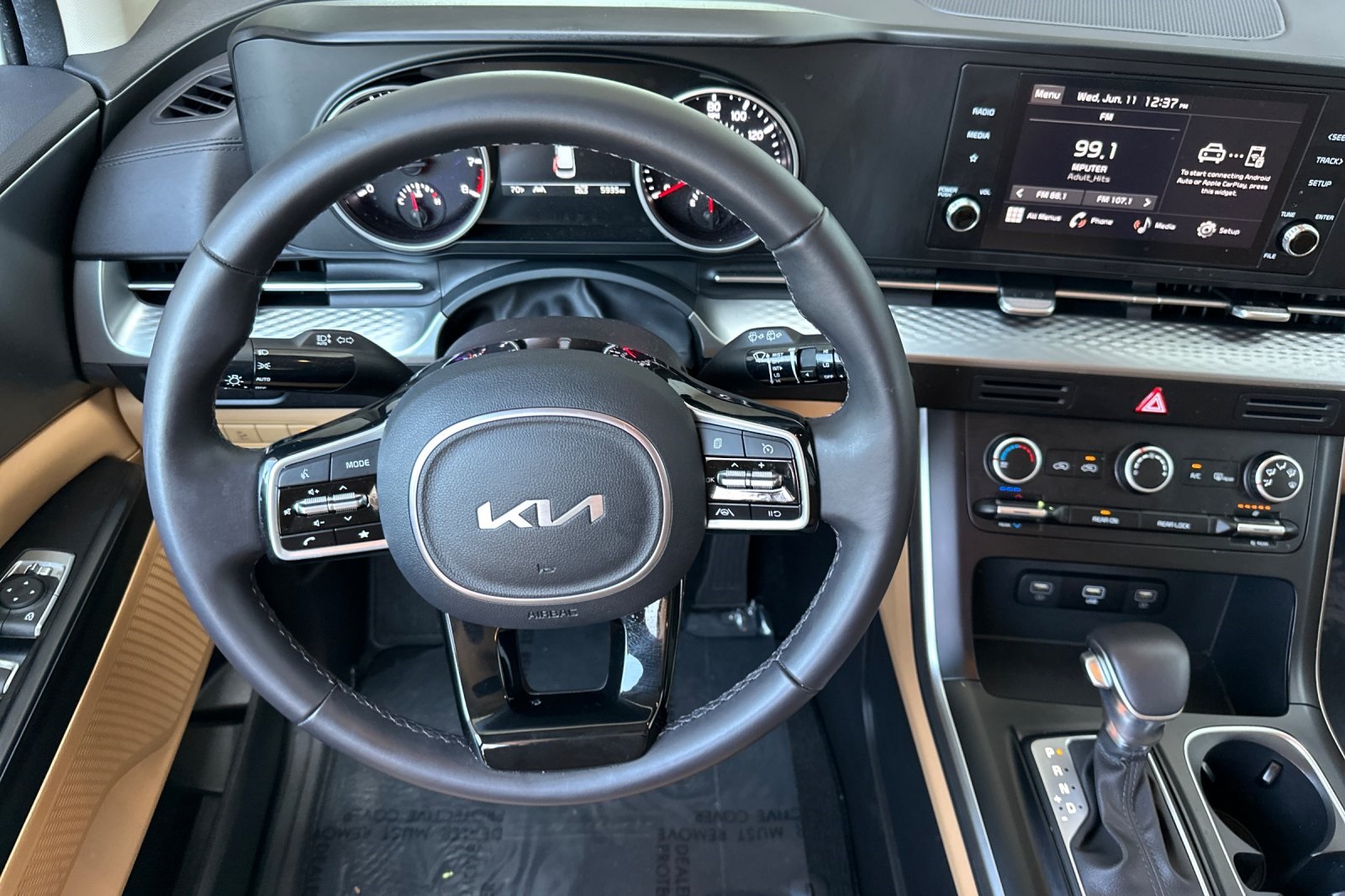 2024 Kia Carnival LX photo 14