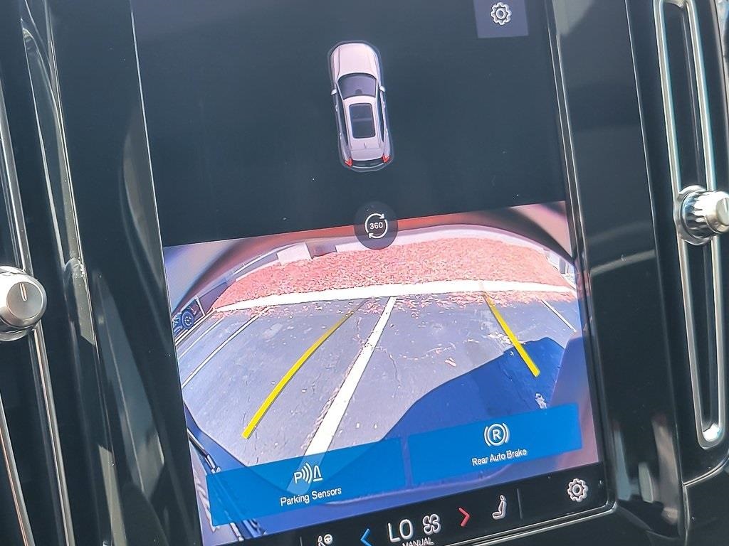 2023 VOLVO XC40 - Image 14