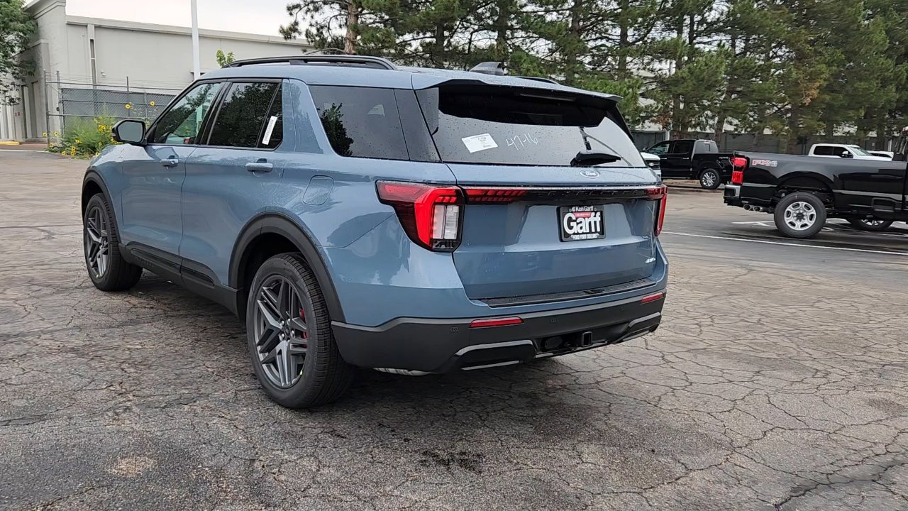 2025 Ford Explorer ST-Line photo 4