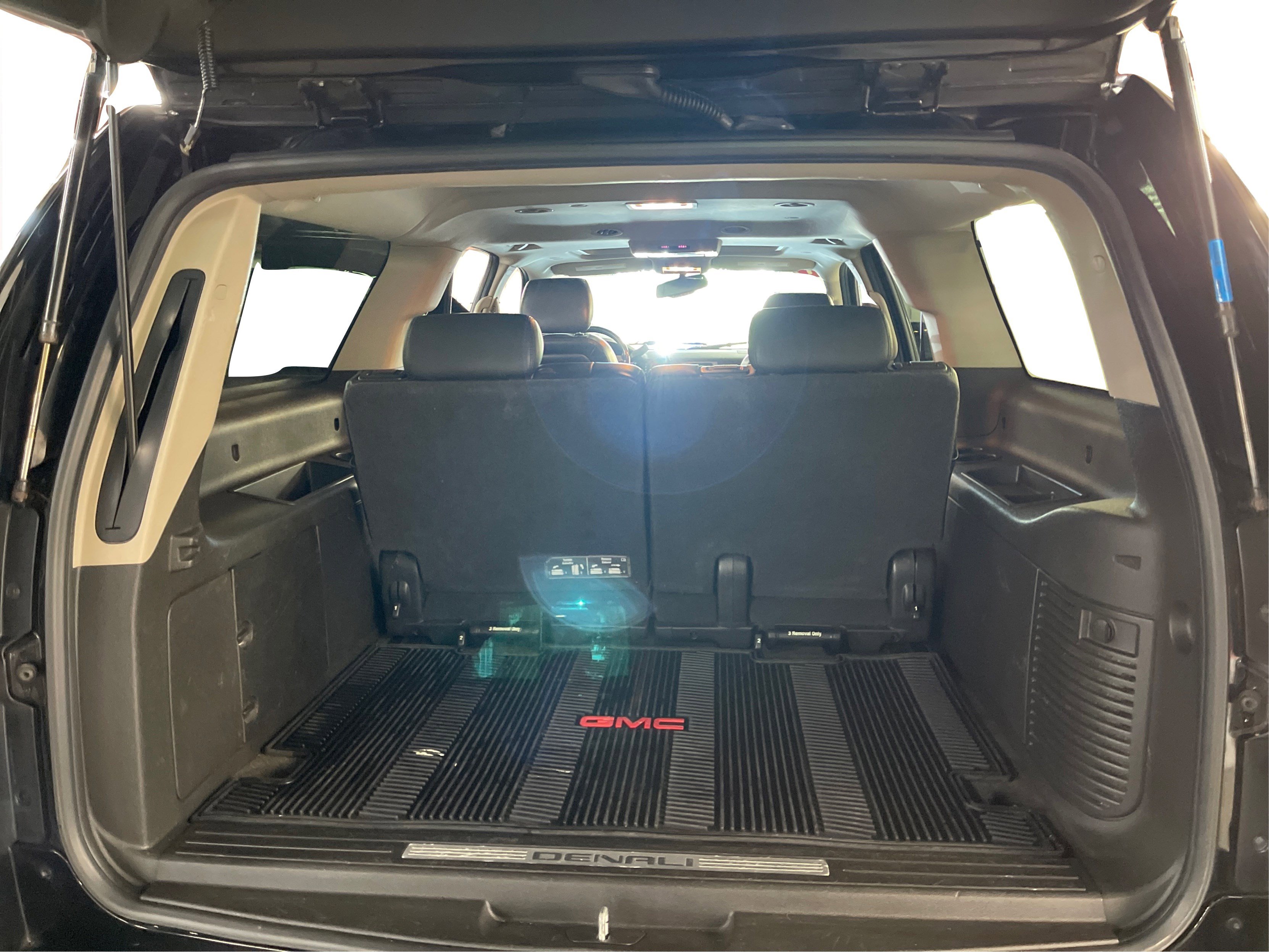 2011 Gmc Yukon XL Denali photo 21