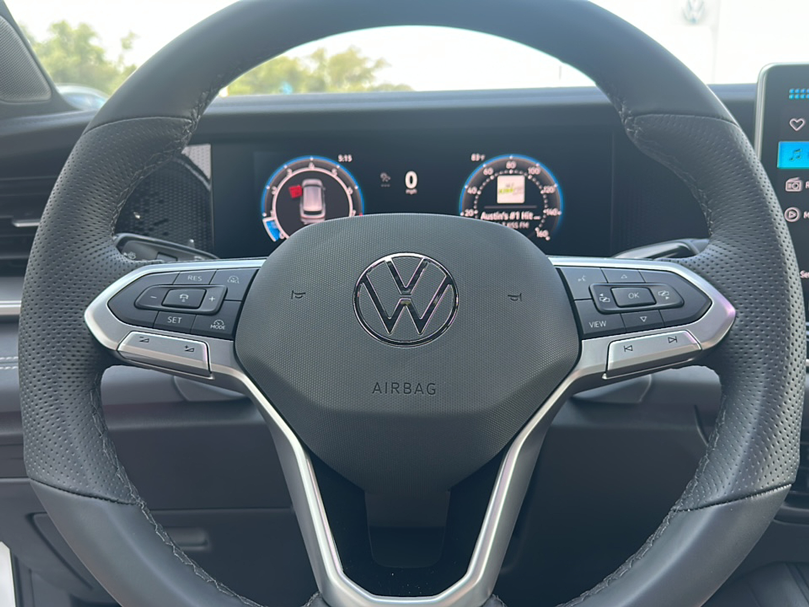 2025 Volkswagen Tiguan SE R-Line Black photo 12