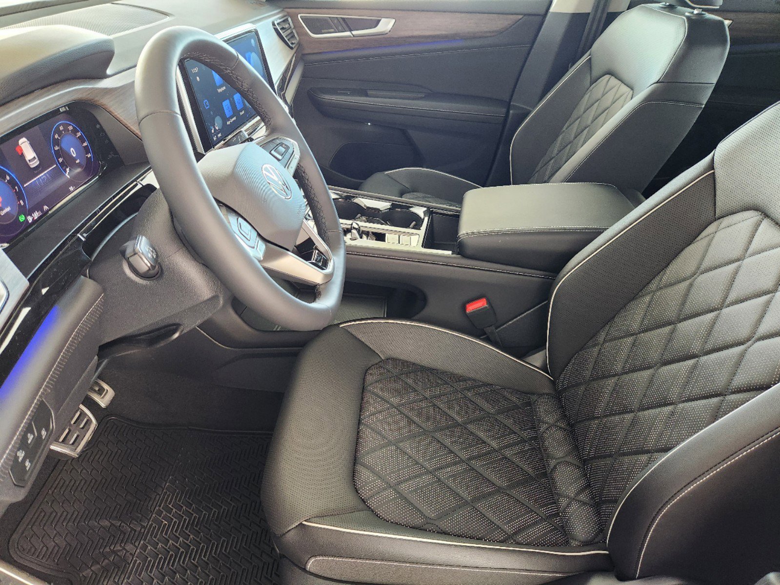 2025 Volkswagen Atlas SEL Premium R-Line photo 11