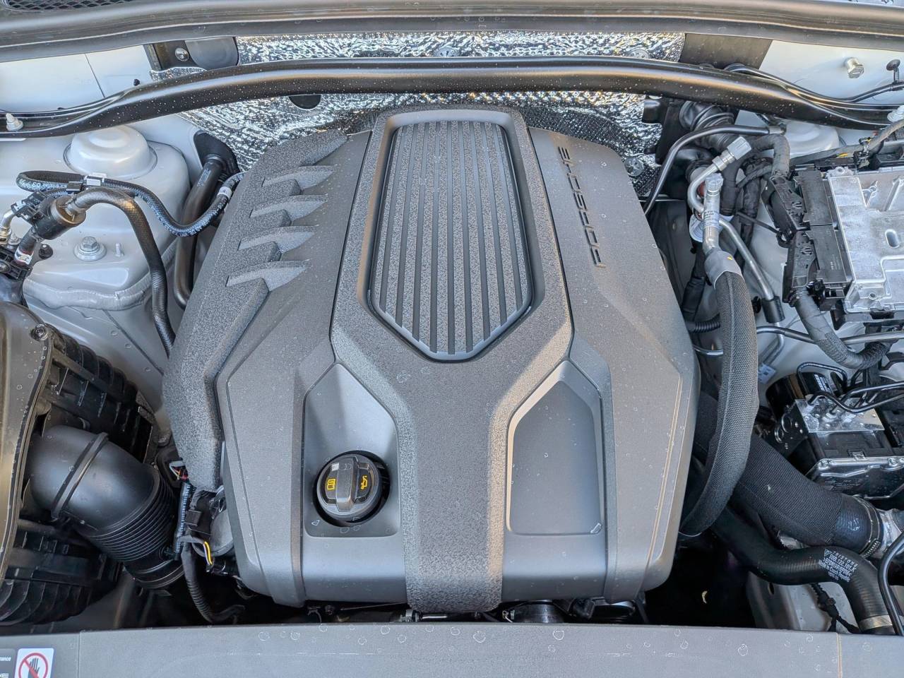 2025 Porsche Macan T photo 26