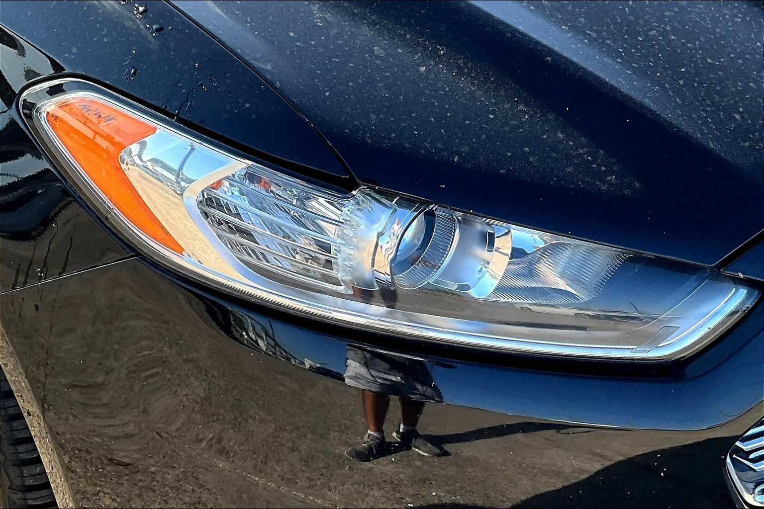 2016 Ford Fusion SE photo 23