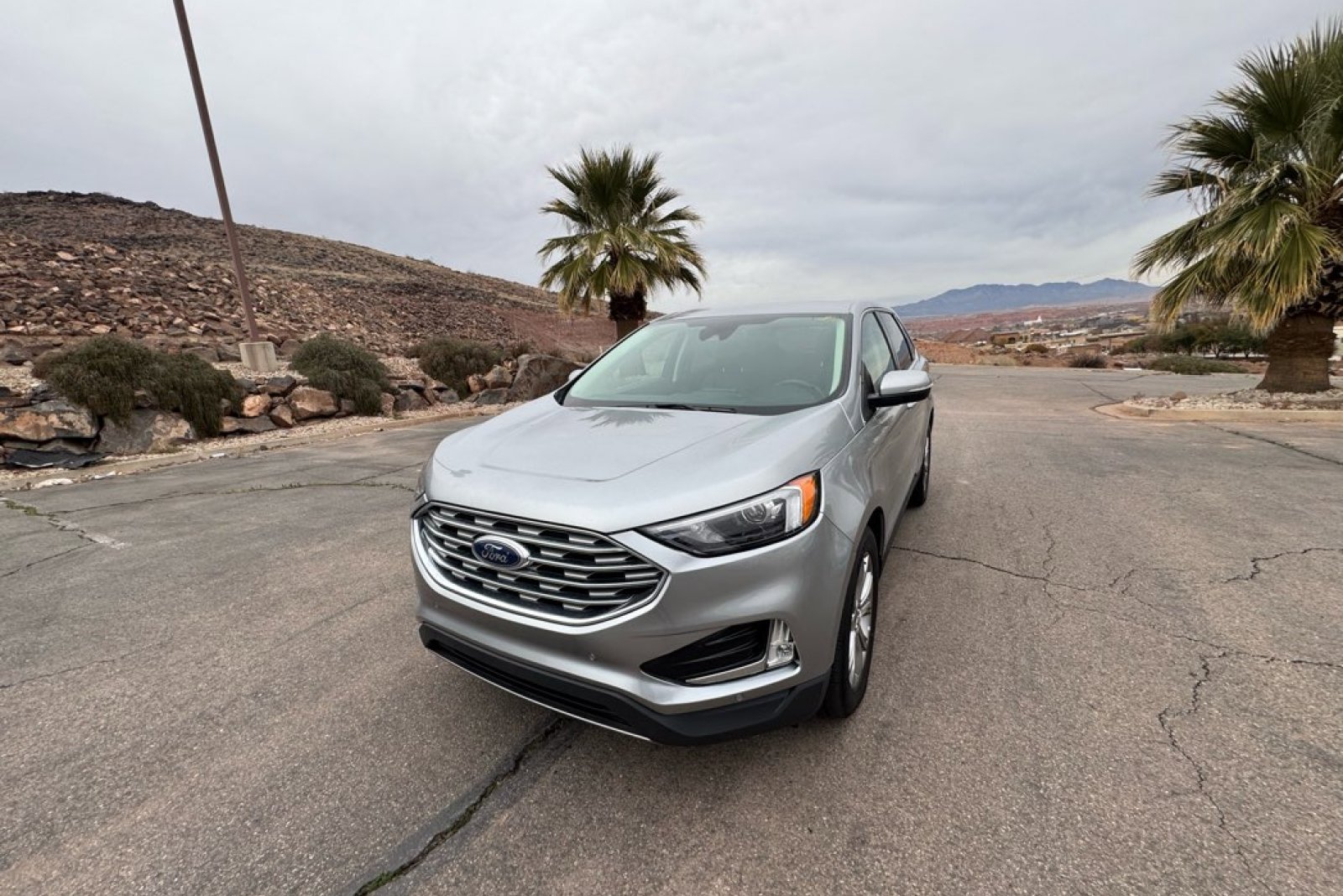 2024 Ford Edge Titanium's photo