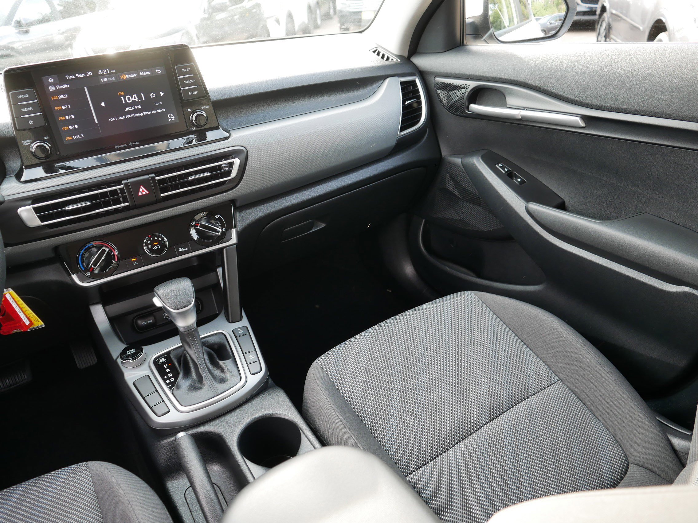 2023 Kia Seltos LX photo 8