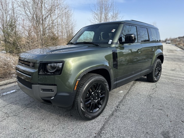 2026 Land Rover Defender S's photo