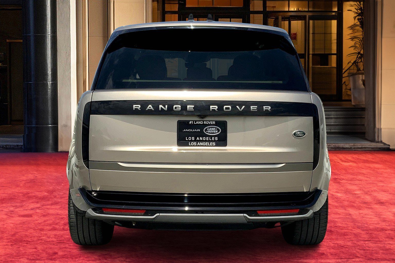 2022 Land Rover Range Rover SE photo 3