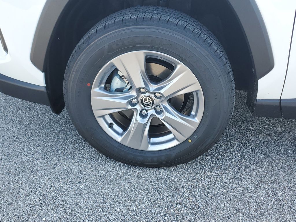 2025 Toyota RAV4 Hybrid LE photo 9