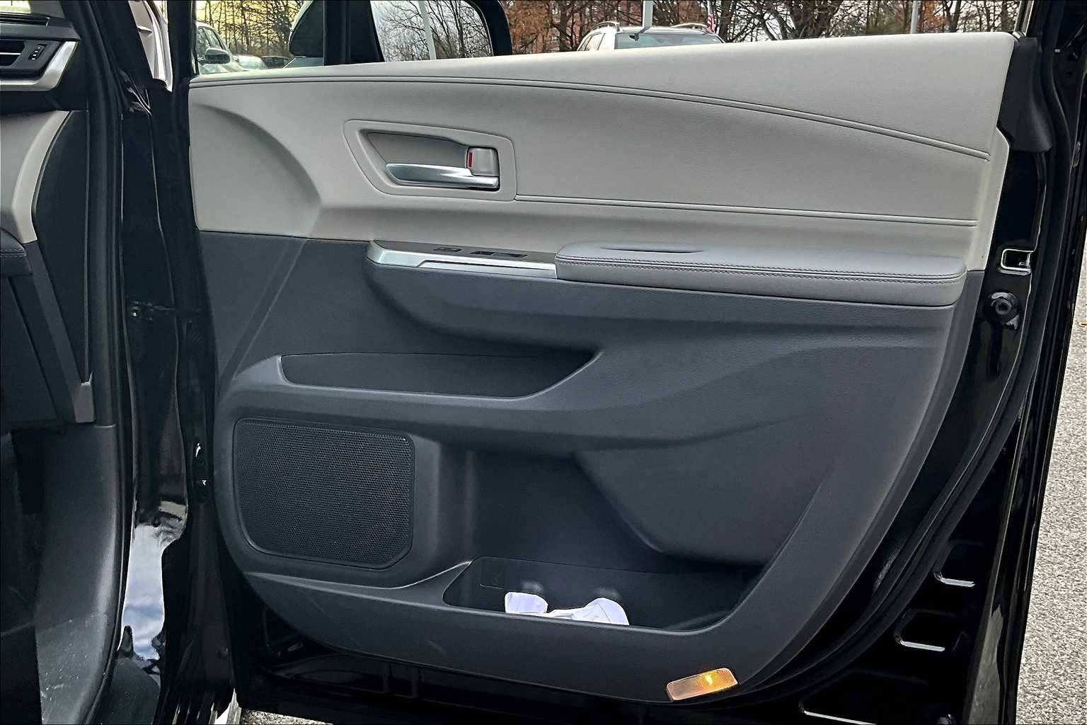 2024 Toyota Sienna Limited photo 21