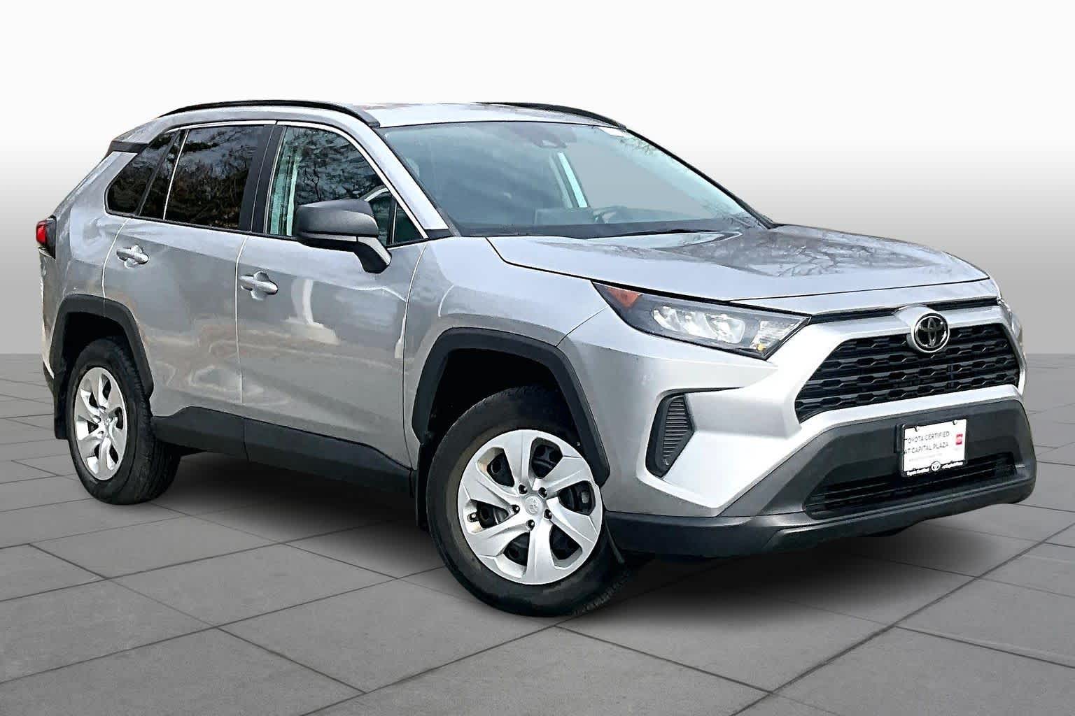 2021 Toyota RAV4 LE photo 2