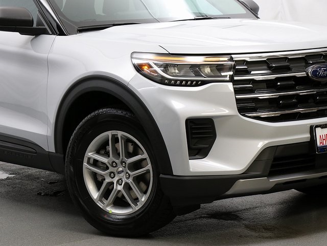 2026 Ford Explorer photo 3