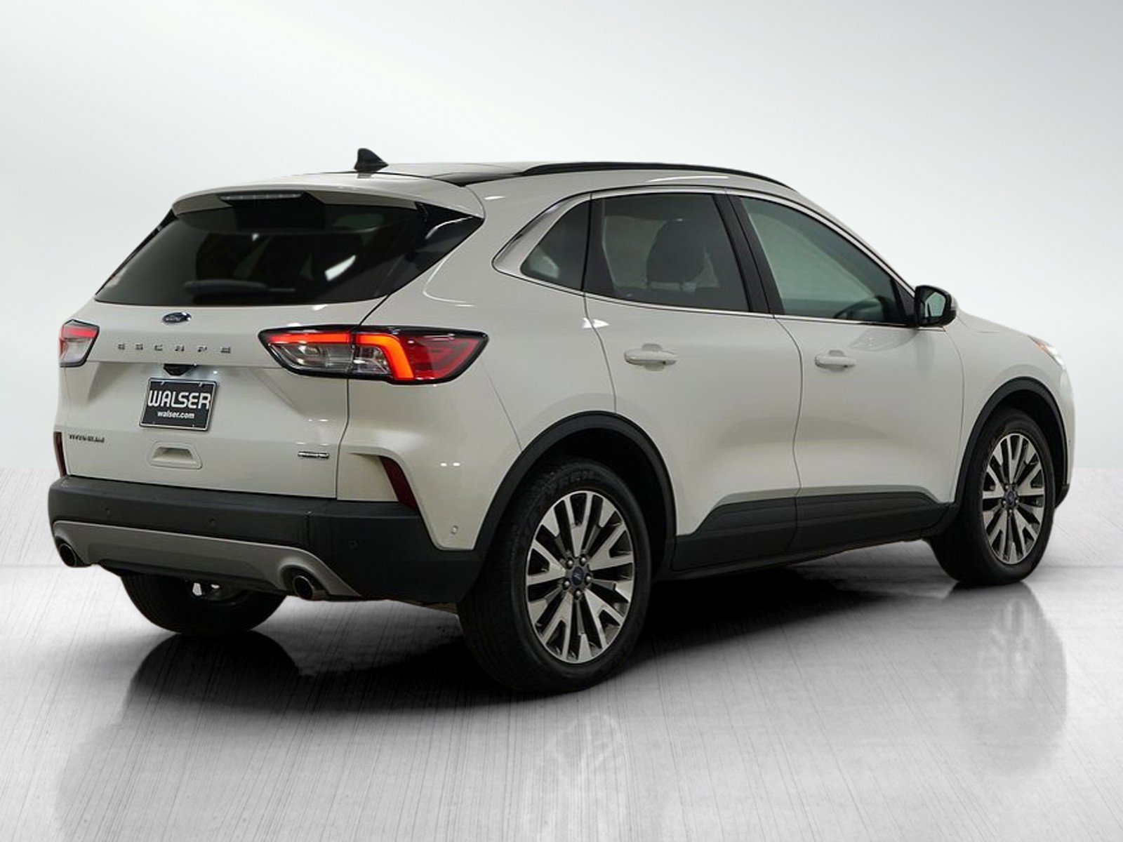 2020 Ford Escape Titanium Hybrid photo 5