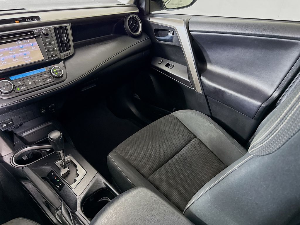 2018 Toyota RAV4 XLE photo 19