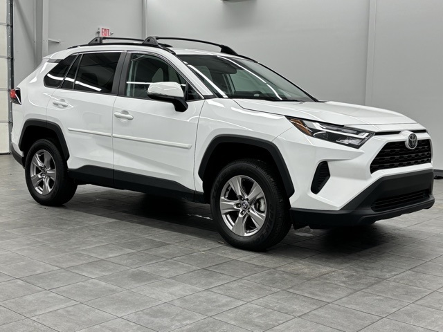 2024 Toyota RAV4 XLE's photo