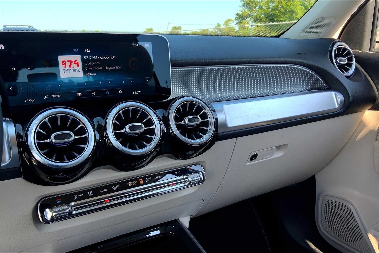 2021 Mercedes Benz GLB 250 photo 34