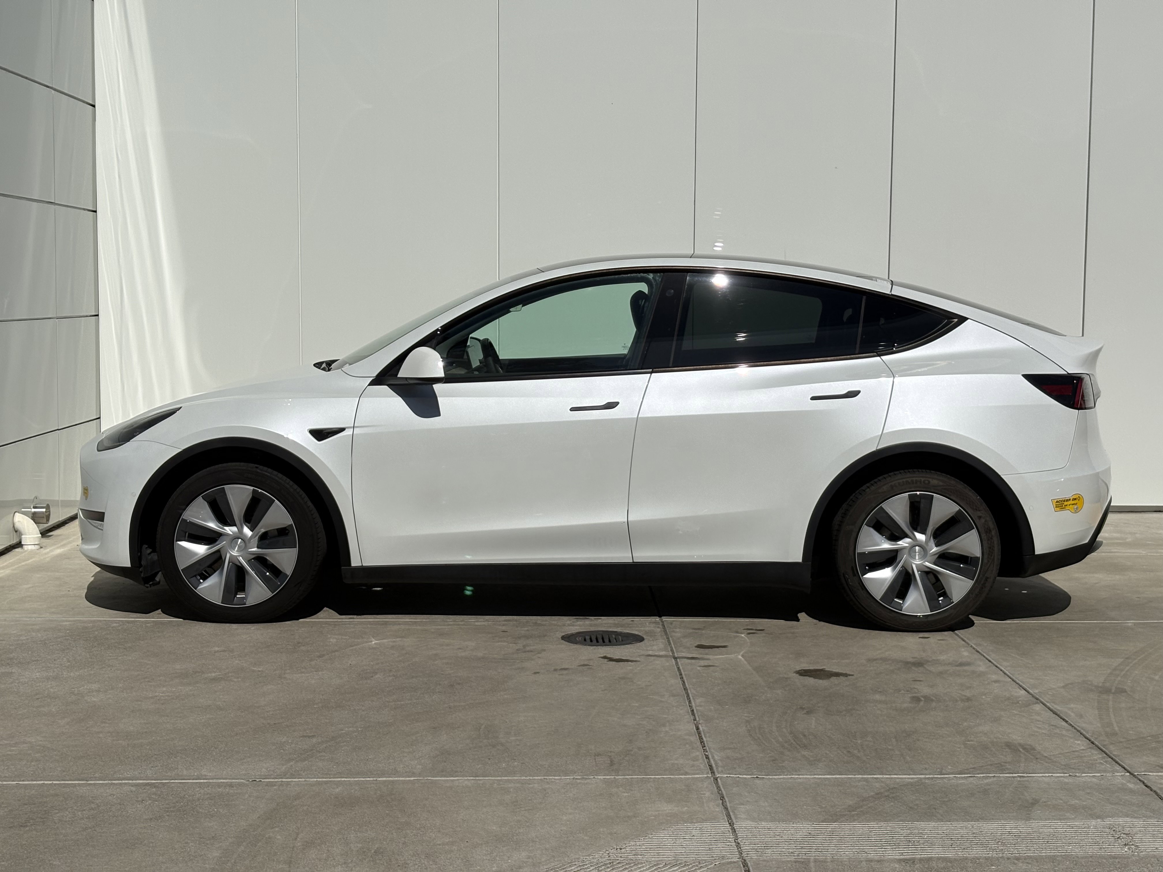 2022 Tesla Model Y Long Range photo 3