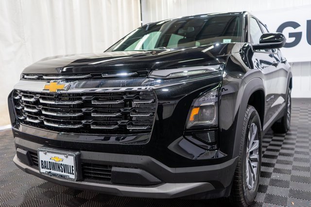 2026 Chevrolet Equinox LT photo 2