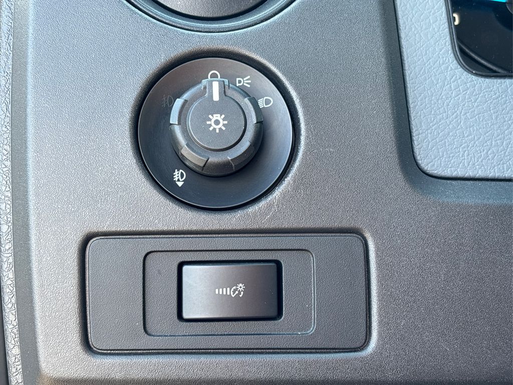 2014 Ford F-150 STX photo 25