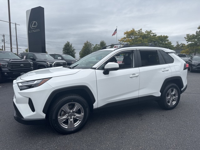 2022 Toyota RAV4 XLE photo 7