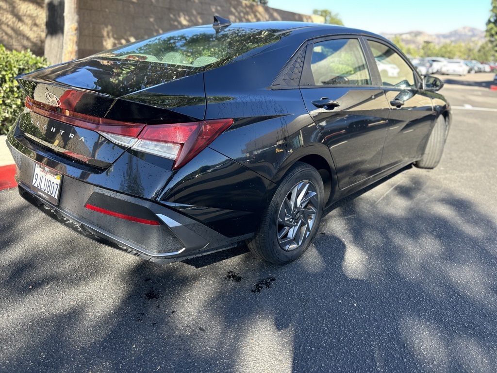 2024 Hyundai Elantra SEL photo 7
