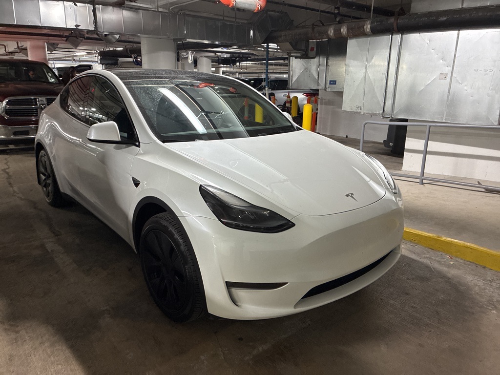 2025 Tesla Model Y Long Range's photo