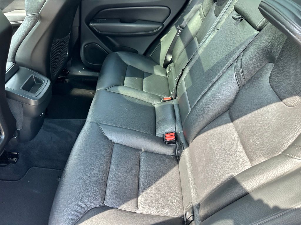 2025 Volvo XC60 B5 Plus photo 8