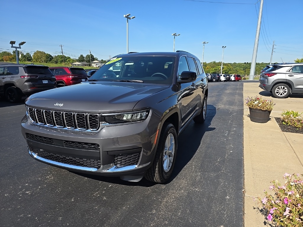 2025 Jeep Grand Cherokee Laredo X photo 3