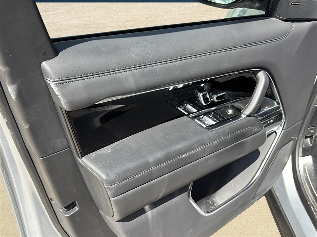 2023 Land Rover Range Rover SE photo 27
