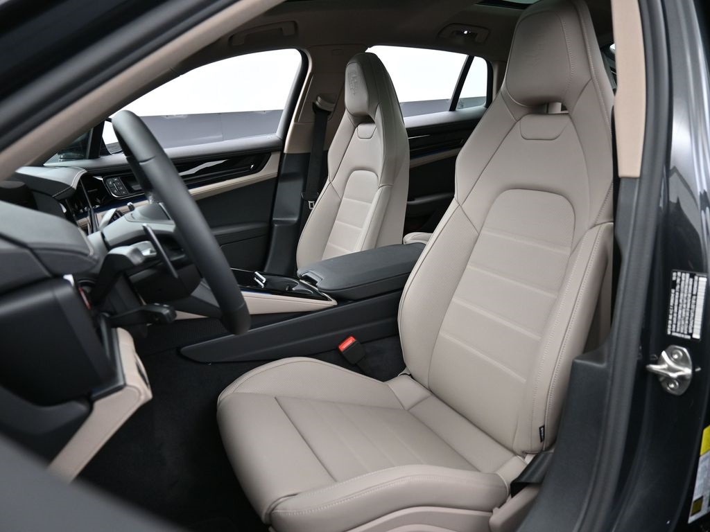 2026 Porsche Panamera 4 photo 4
